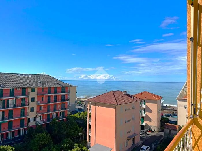 Appartamento trilocale in vendita in Via Michelangelo, Lavagna