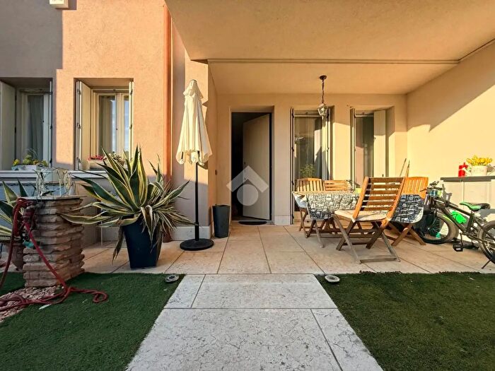 Casa quadrilocale in vendita in Via Regina Margherita, Mozzecane