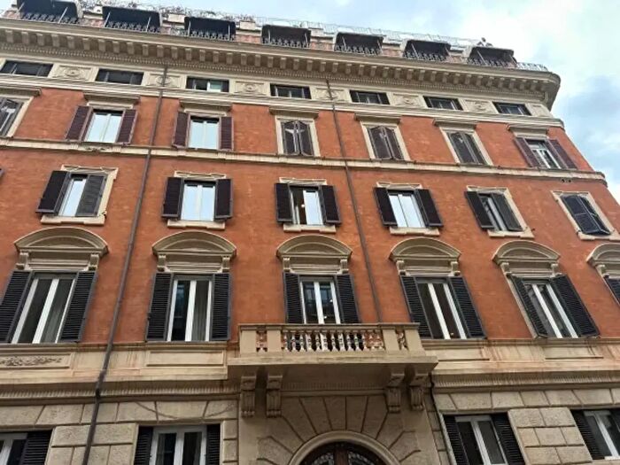 Appartamento quadrilocale in affitto in Via Umbria, Roma