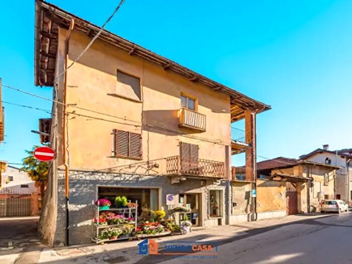 Casa con 6 locali in vendita in Via Umberto I, Piasco