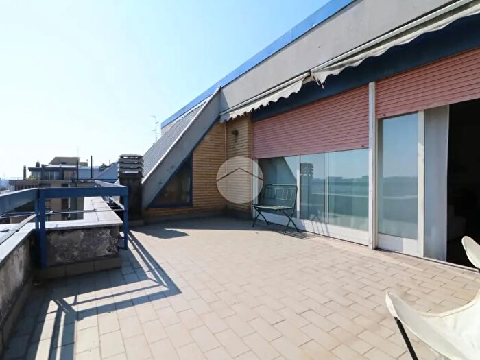 Appartamento quadrilocale in vendita in Via San Carlo Borromeo, Rho