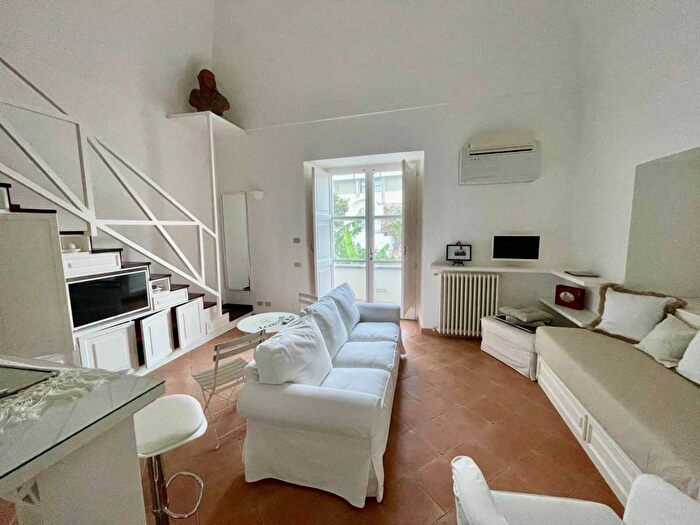 Appartamento bilocale in affitto in Centro, Capri