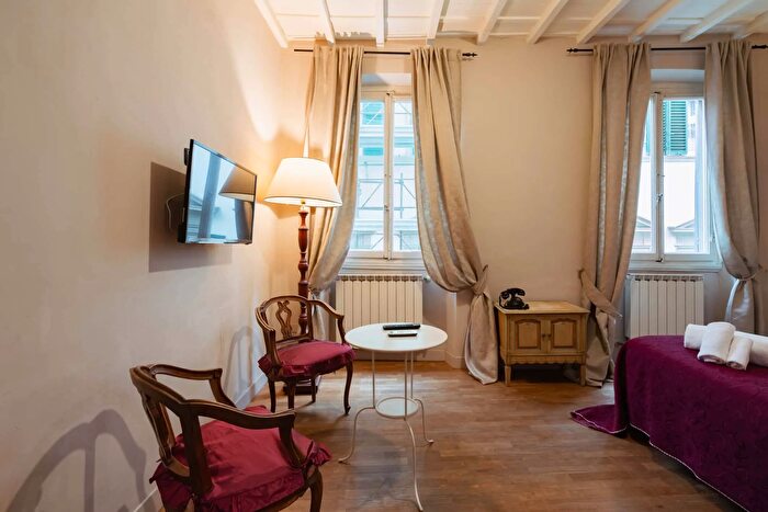 Appartamento monolocale in affitto in Via delle Pinzochere, Firenze