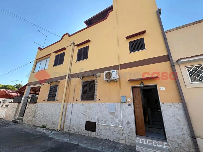 Appartamento trilocale in vendita in Via del Pesco, Pulsano
