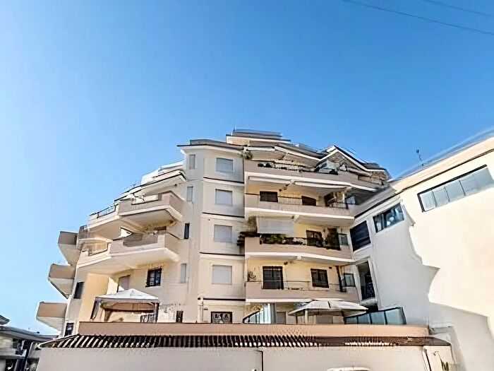 Appartamento trilocale in vendita in Via di Casal del Marmo, Roma