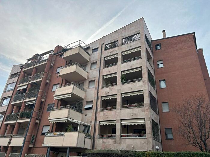 Appartamento trilocale in affitto in Via Luigi Manzotti, Dergano, Milano