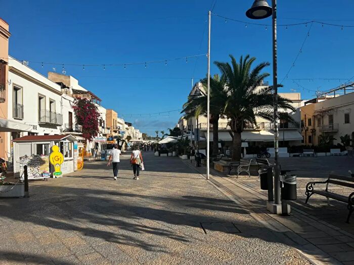 Appartamento trilocale in vendita in Via Savoia, San Vito Lo Capo