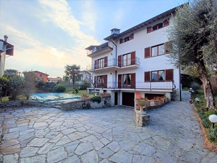 Appartamento con 5 locali in vendita in Via Nuova Albana, Tremezzina