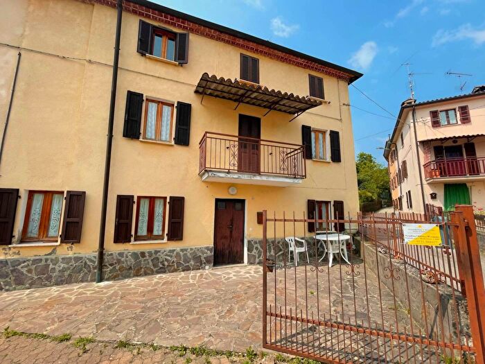 Casa quadrilocale in vendita in Frazione Cella Varzi Pavia, Varzi