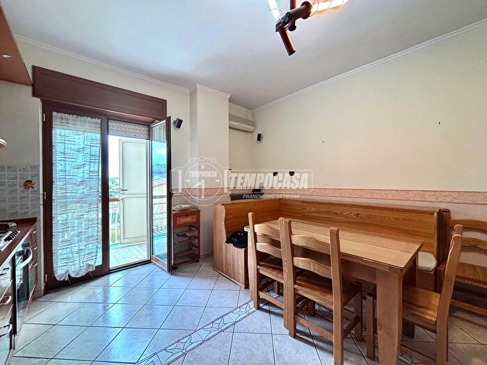 Appartamento trilocale in vendita in Via Edoardo Amaldi, Napoli