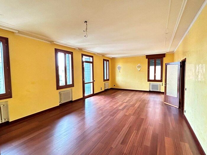 Appartamento quadrilocale in affitto in Portello Ospedali, Padova