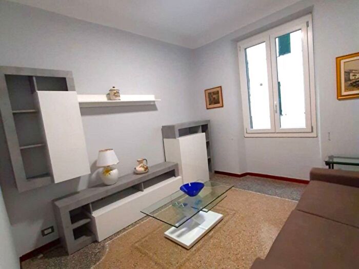 Appartamento con 6 locali in affitto in San Fruttuoso, Genova