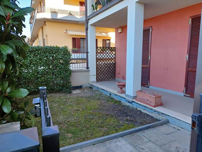 Appartamento trilocale in affitto in Via Vincenzo Monti, Centro, Calenzano