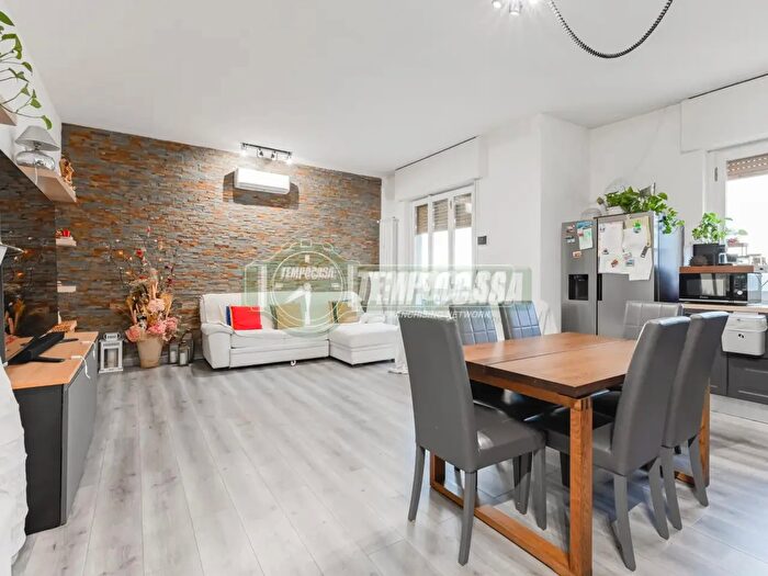 Appartamento trilocale in vendita in Via Dante Alighieri, Carnate