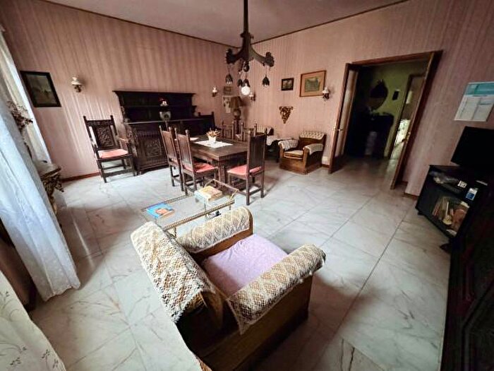 Appartamento con 5 locali in vendita in Via Giovanni Battista Scalabrini, Piacenza