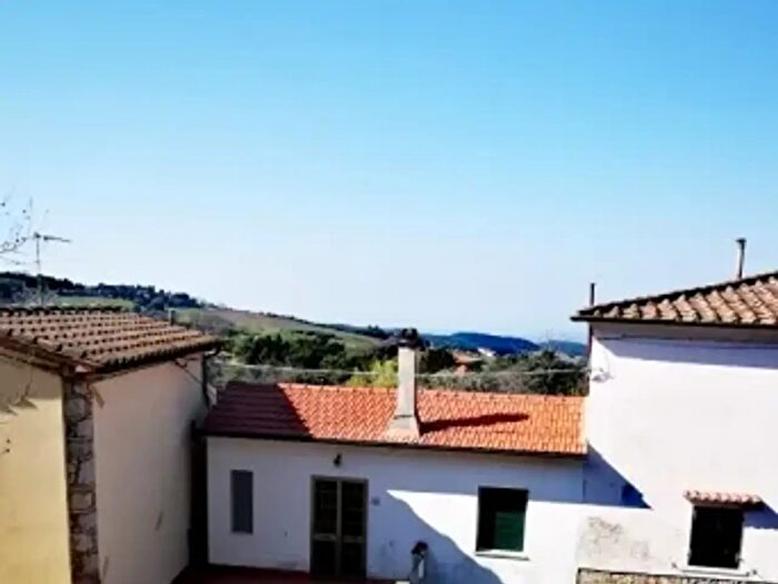 Appartamento trilocale in vendita in Via della Repubblica, Castellina Marittima