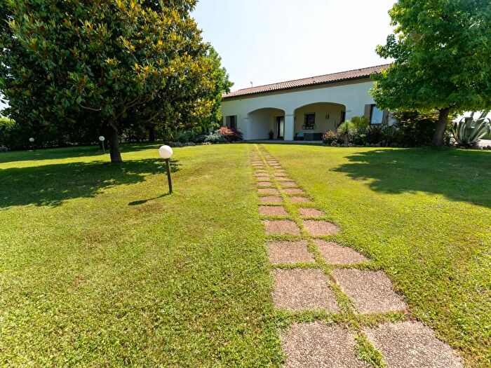Casa con 5 locali in vendita in Via Tiziano c, Campolongo Maggiore