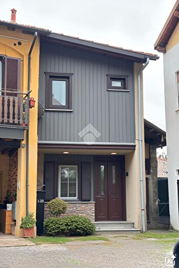 Casa trilocale in vendita in Via Garibaldi, Fino Mornasco