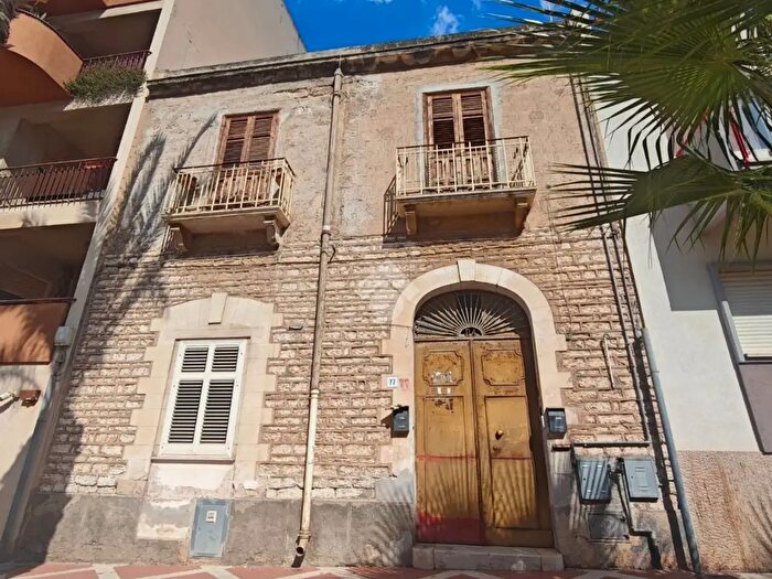 Appartamento trilocale in vendita in Via Alessandro Manzoni, Erice