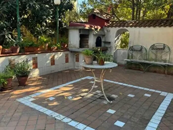 Appartamento con 6 locali in vendita in Via San Carlo alle Mortelle, Napoli