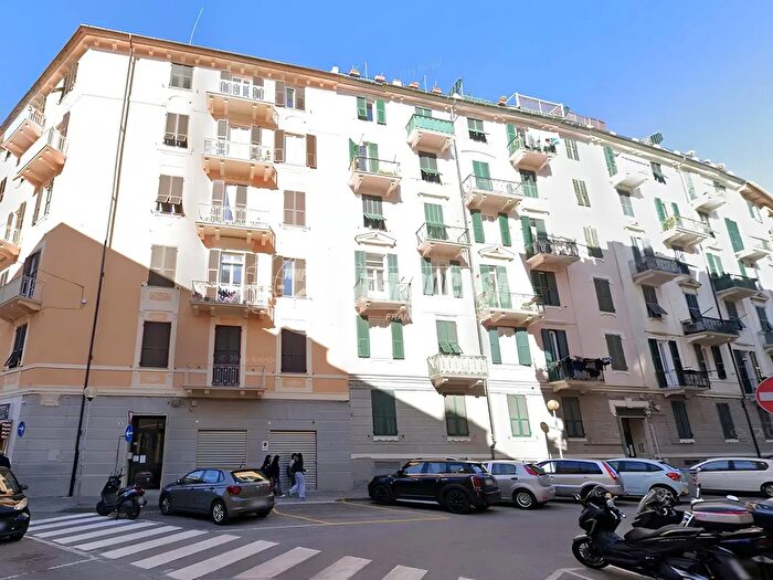 Appartamento quadrilocale in vendita in Via Tommaso Belloro, Savona