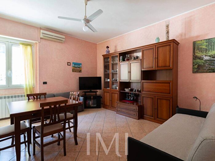 Appartamento trilocale in affitto in Via Fra' Cristoforo, Cantalupa San Paolo, Milano