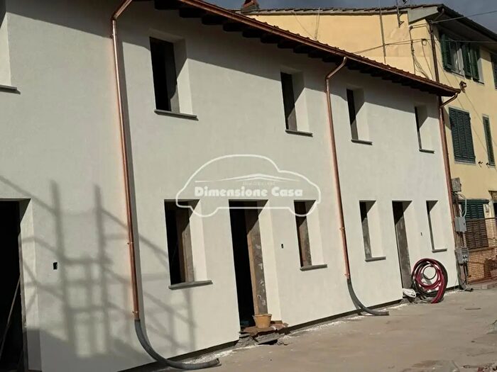 Casa quadrilocale in vendita in Filippo Maria Fiorentini, Lucca