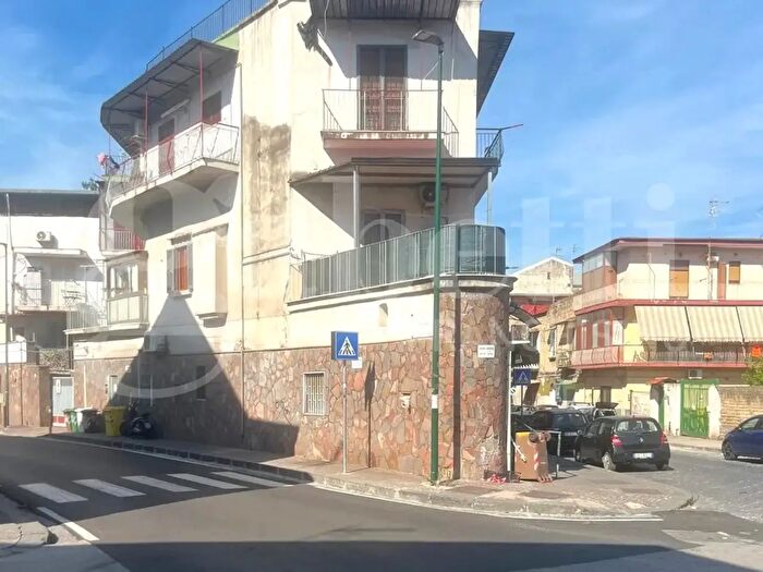 Appartamento trilocale in vendita in Viale Quattro Aprile, Napoli