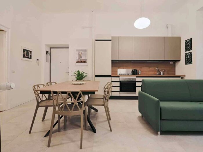 Appartamento trilocale in affitto in Via Giuseppe Compagnoni, Plebisciti Susa, Milano