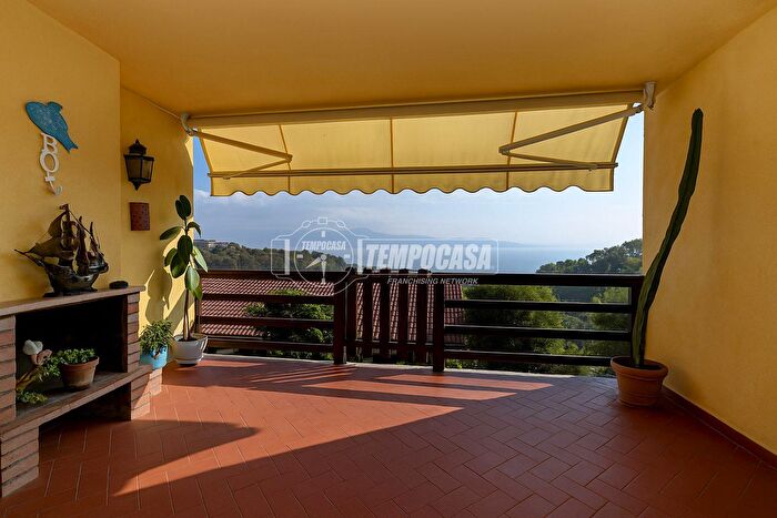 Appartamento trilocale in vendita in Via Bezzuglio a, Toscolano Maderno