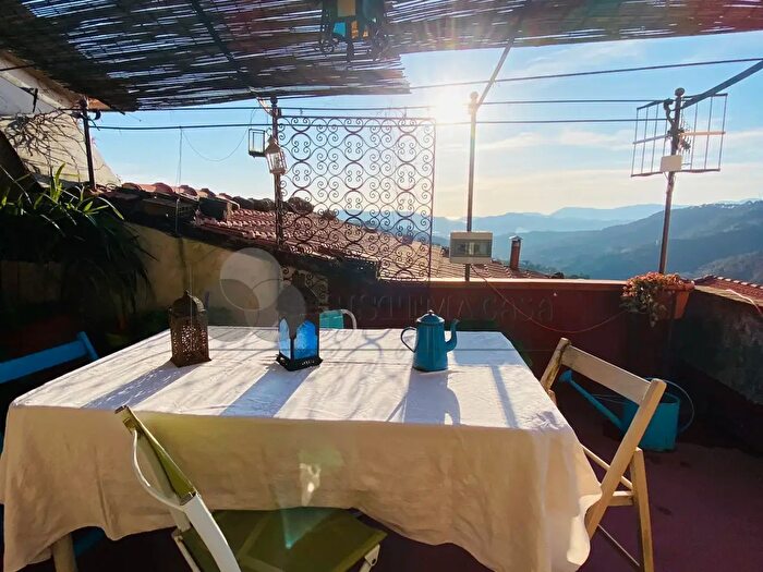 Casa con 6 locali in vendita in Via Borgo di Sopra Giucano, Fosdinovo