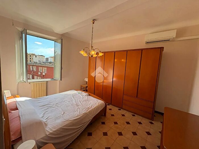 Appartamento con 6 locali in vendita in Via Cornigliano, Genova