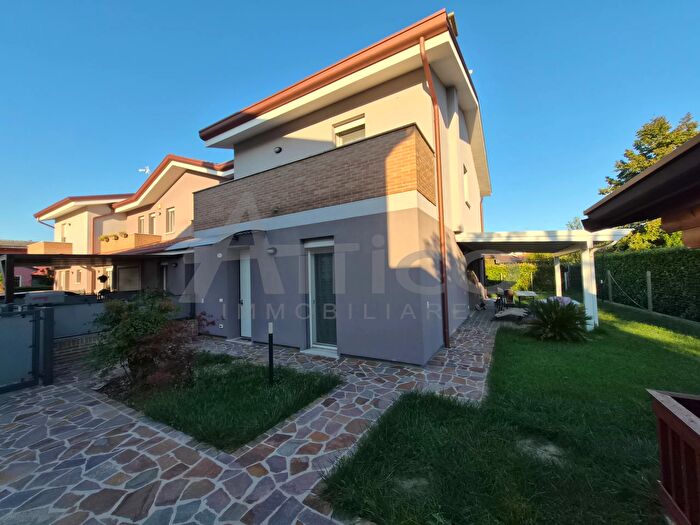 Casa con 7 locali in vendita in Pontecchio Pol Ro, Pontecchio Polesine
