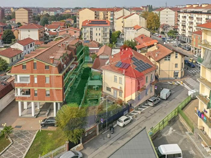 Casa con 5 locali in vendita in Via Finanza, Nichelino