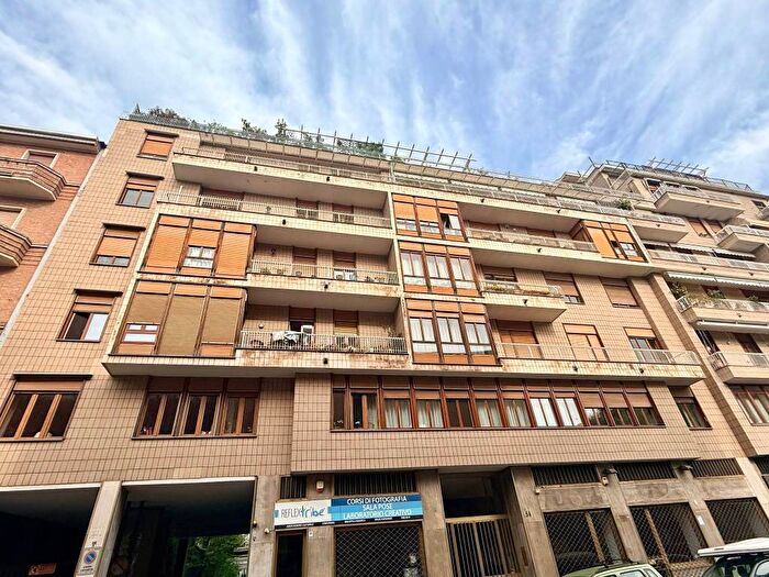 Appartamento con 6 locali in affitto in Via Giuseppe Piazzi, Crocetta, Torino