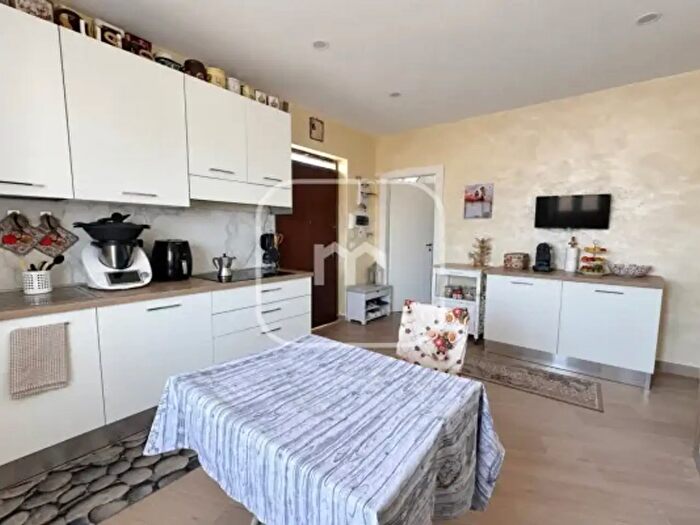 Appartamento trilocale in vendita in Via Rometta, Roma