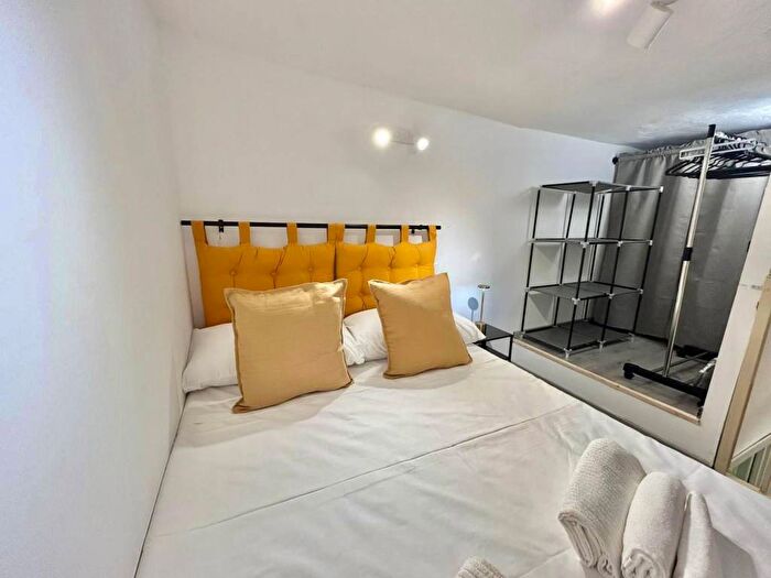 Appartamento bilocale in affitto in Via dei Tribunali, Tribunali, Napoli