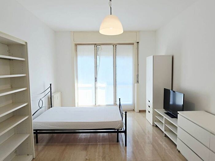 Appartamento trilocale in affitto in Via Gianfranco Zuretti, Cascina dei Pomi, Milano