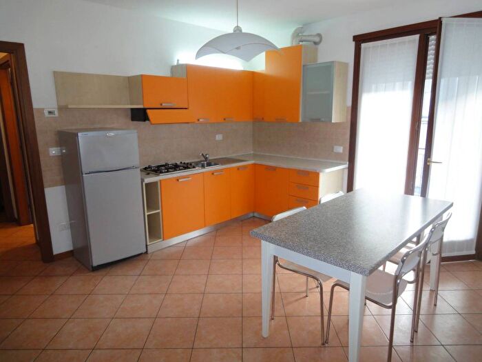 Appartamento monolocale in affitto in Viale Martiri della Libertà, Centro, Schio