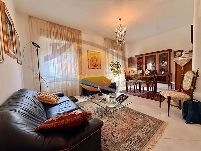 Appartamento con 5 locali in vendita in Via Unione Sovietica, Siracusa