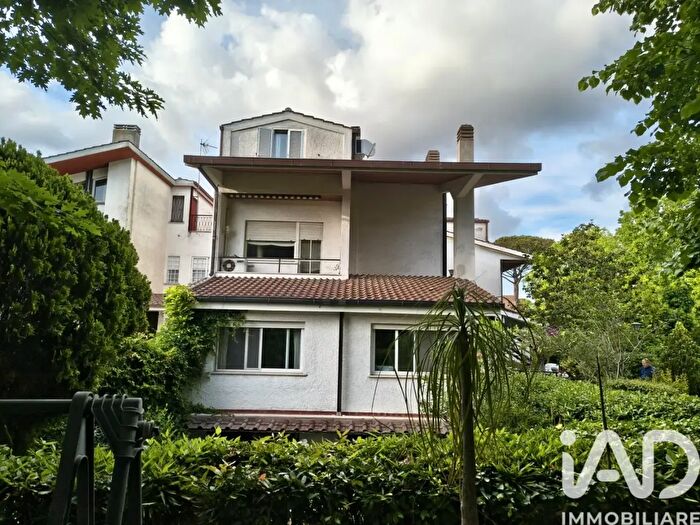 Casa con 18 locali in vendita in Viale Gorgia di Leontini, Roma