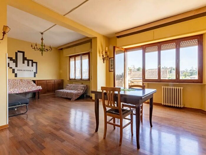 Appartamento con 8 locali in vendita in Siena