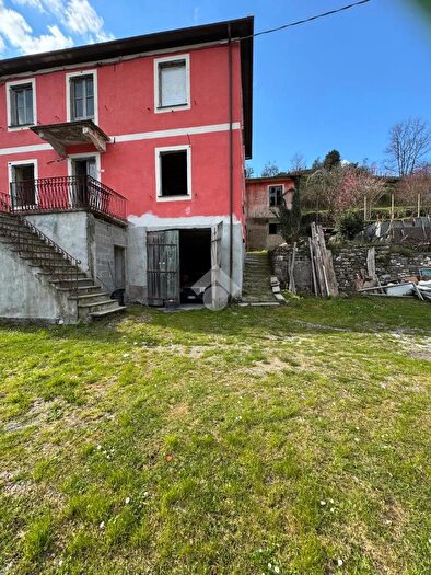 Casa con 10 locali in vendita in Via Stramerzo, Tribogna