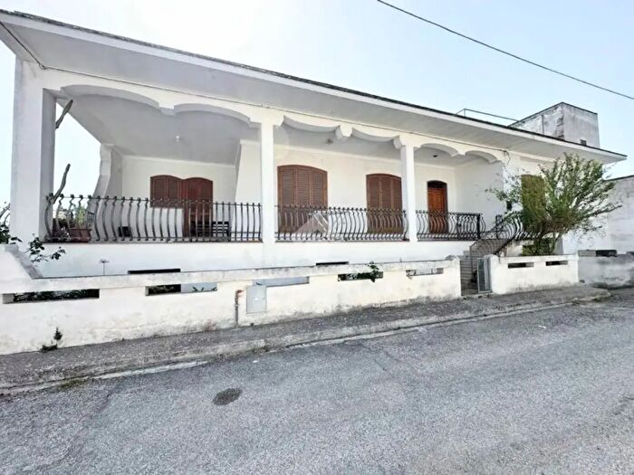 Casa con 10 locali in vendita in Via C Levi, Manduria