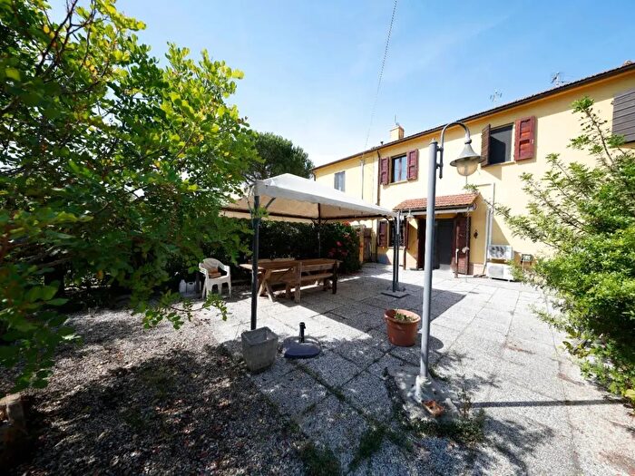 Casa con 6 locali in vendita in Fauglia