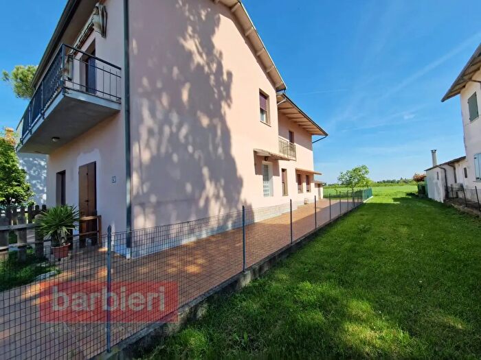 Casa con 9 locali in vendita in Via Bandini Buti, Ravenna