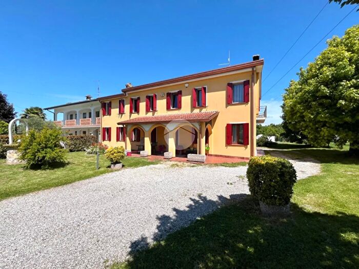 Casa con 7 locali in vendita in Via Grolli, Saonara