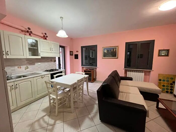 Appartamento trilocale in vendita in a Beatrice, Massa