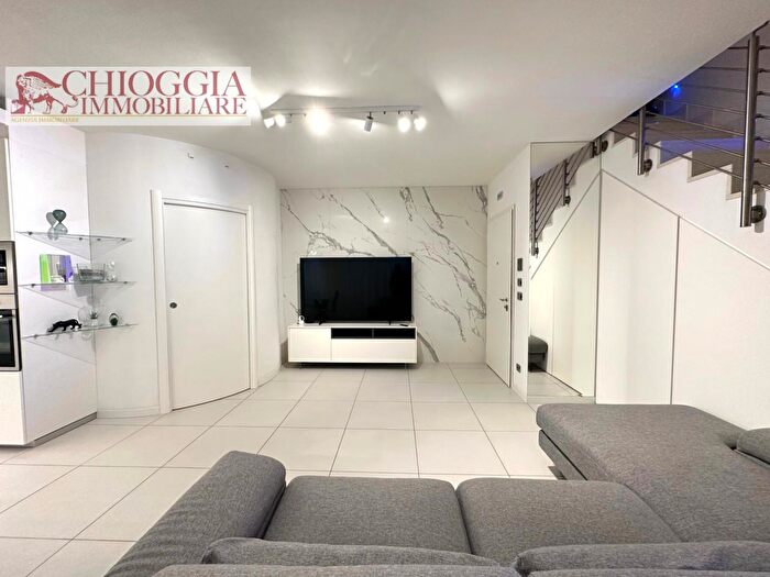 Appartamento trilocale in vendita in Via Fava, Chioggia