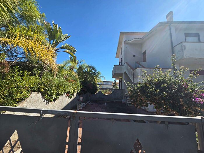 Appartamento trilocale in vendita in Contrada Siena Snc, Furnari